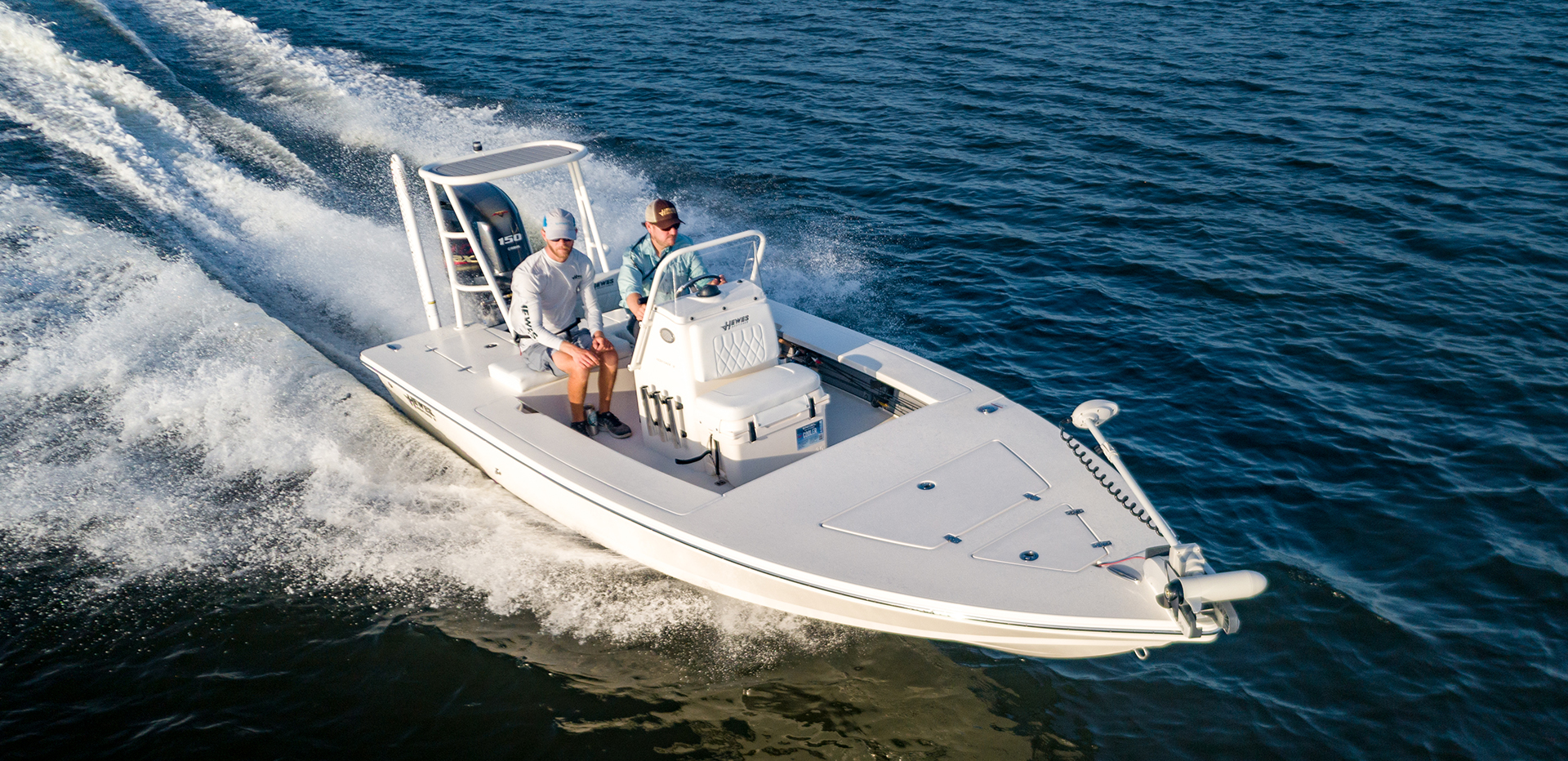 Hewes Redfisher 18 Riding On Plane