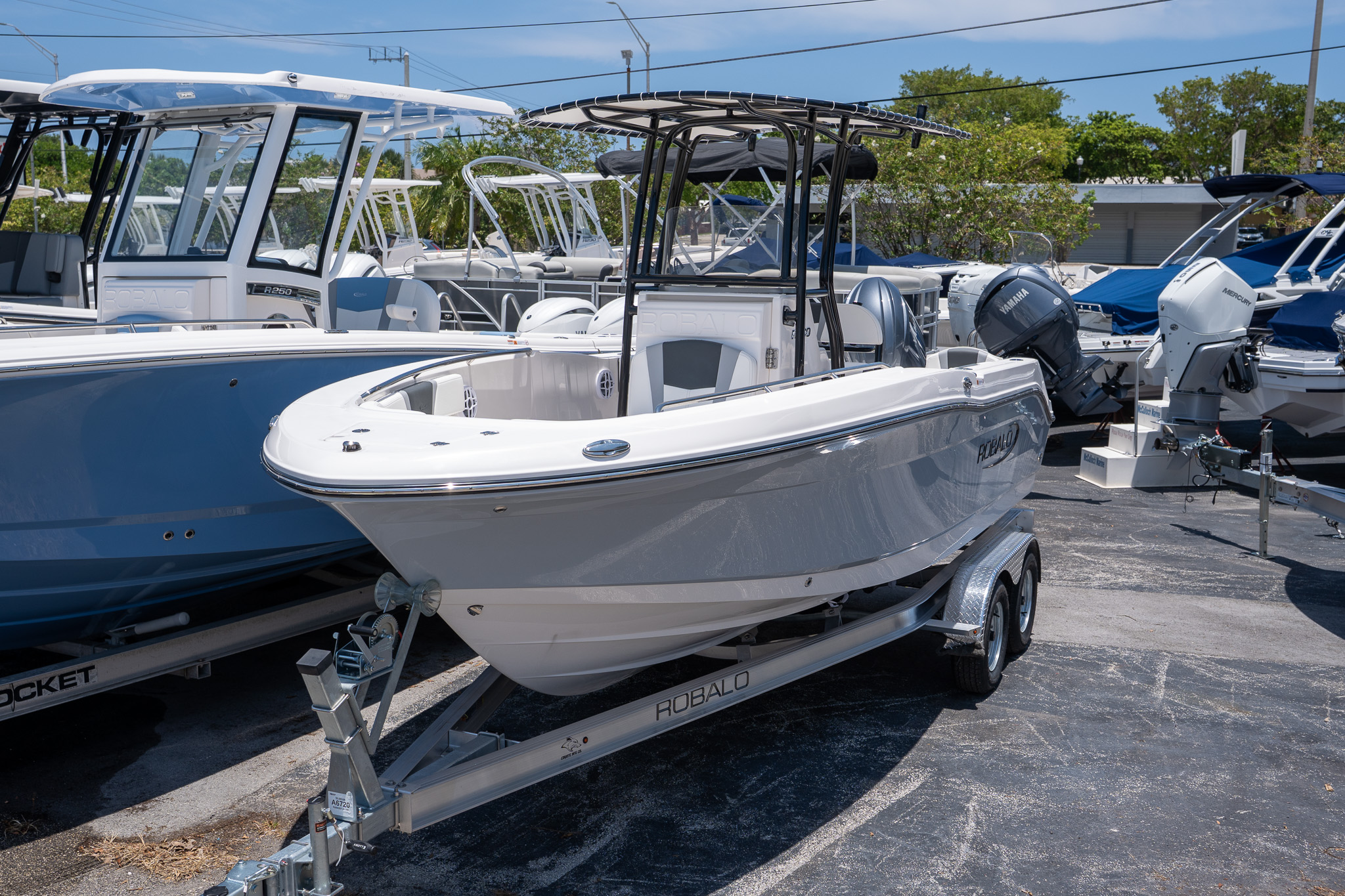 2025 ROBALO R200