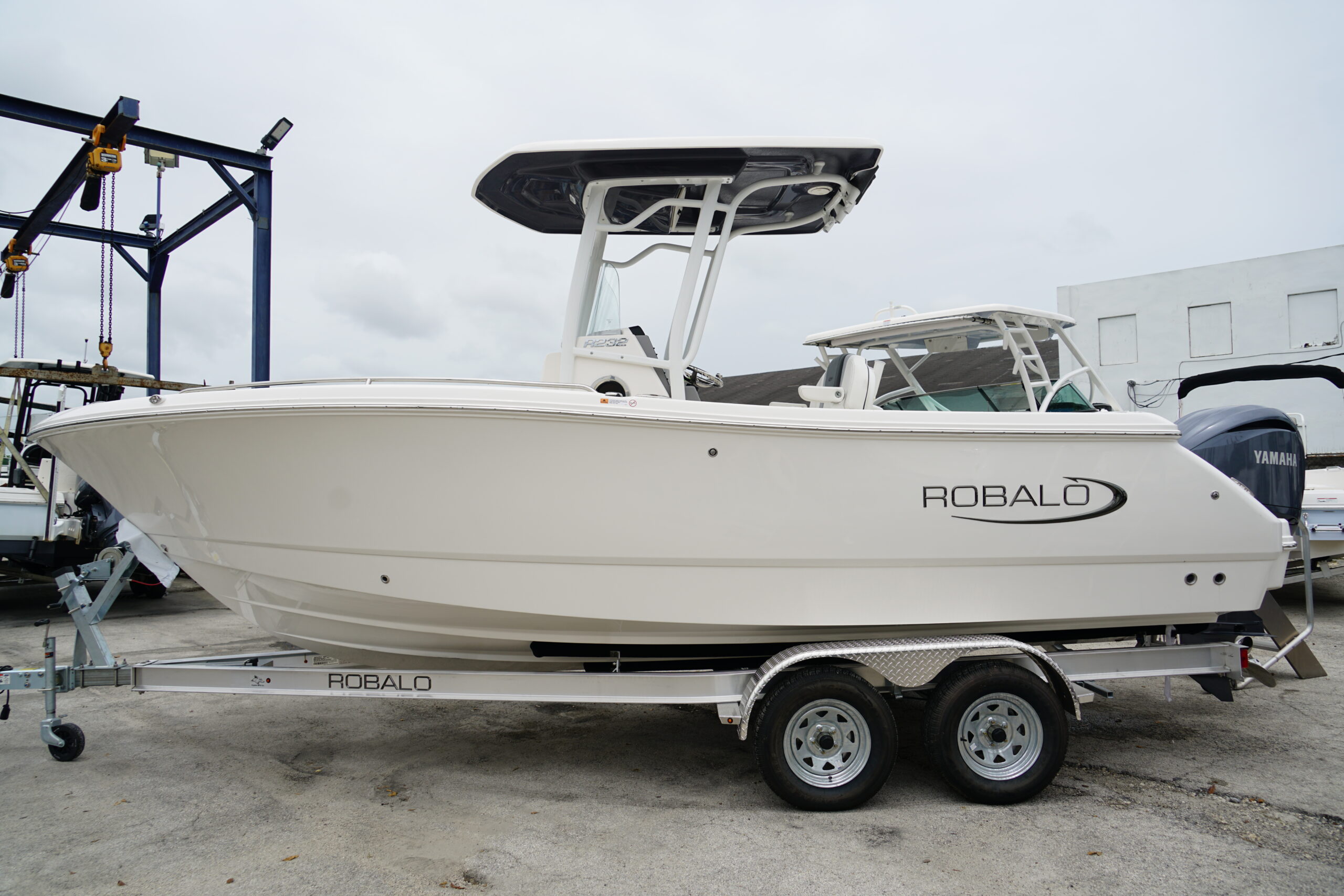 2025 ROBALO 232 Explorer
