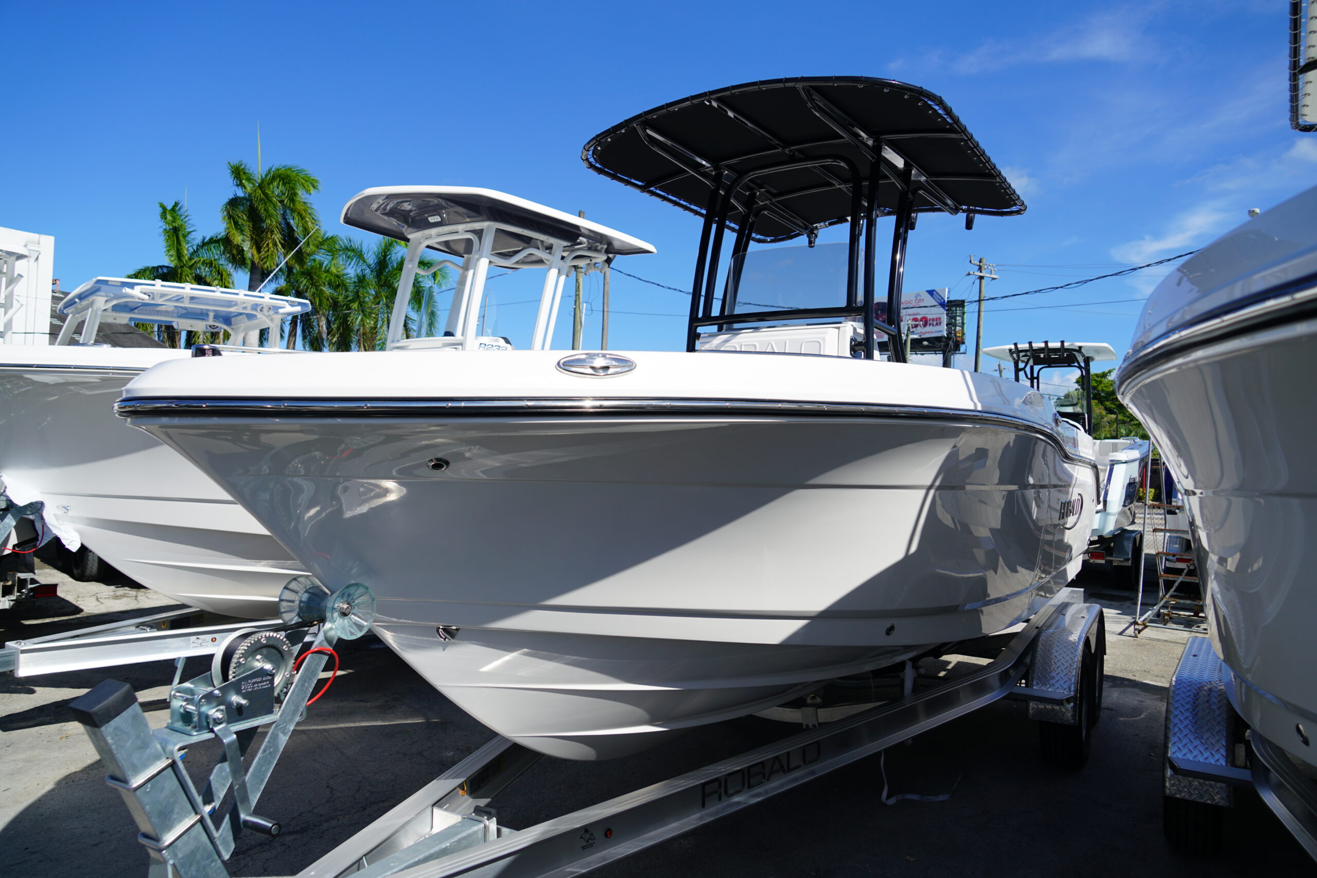 2025 ROBALO R200